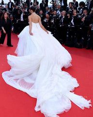 Lunivop Extra Puffy Mesh Prom Ball Gowns Vintage Strapless Ruffles Tiered Tulle Wedding Formal Party Dress High Low Long Celebrity Dress