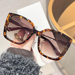 Lunivop 1pc Women's Large Square Frame Fashion Sunglasses - Stylish Gradient Purple Lens with Tortoiseshell Pattern