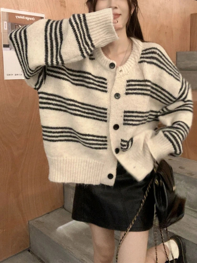 Lunivop Women Cardigan Sweater Striped Crew Neck Button-up Sweater Jacket Comfy Cozy Slouchy Cardi Autumn Winter French Chic Outfit
