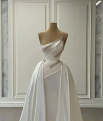 Lunivop  Elegant Crystal Beaded Wedding Dresses A Line Strapless Wedding Dress Overskirts Plus Size Sweep Train Dubai Qatar