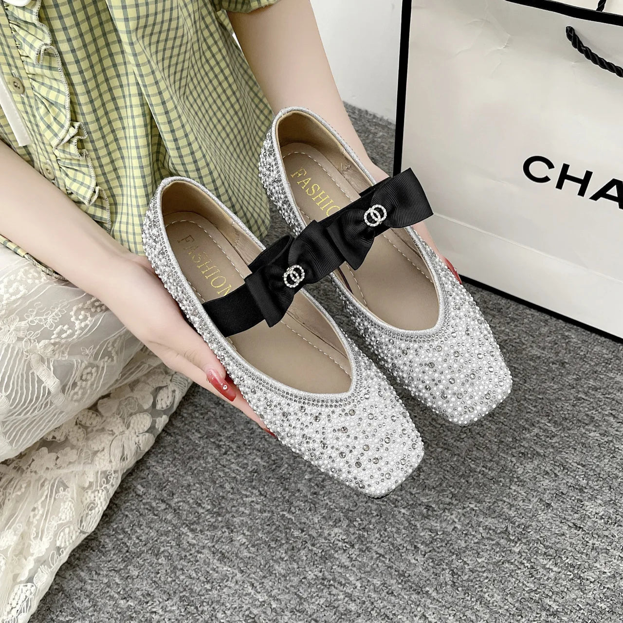 Lunivop Women Mary Jane Shoes New Fashion Shiny Rhinestone Women Flats Ladies Bowknot Square Toe Ballet Shoes Zapatos De Mujer