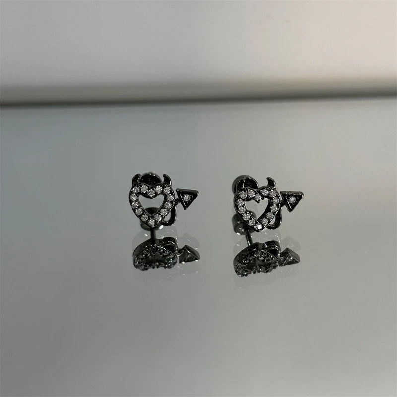 Lunivop 1PCS Y2K Hottie Black Series Zircon Crystal Ear Bone Nail 316L Medical Titanium Steel Earrings for Women Gothic Quality Jewelry