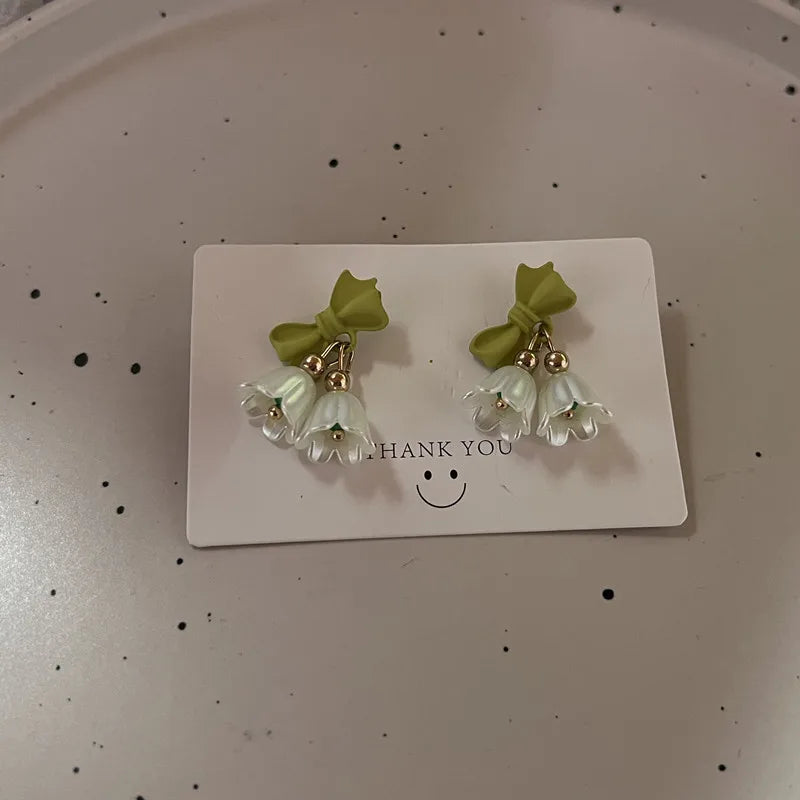 Lunivop Cute Summer Beach White Flower Pendant Earrings for Womne Wedding Party Aesthetic Jewelry