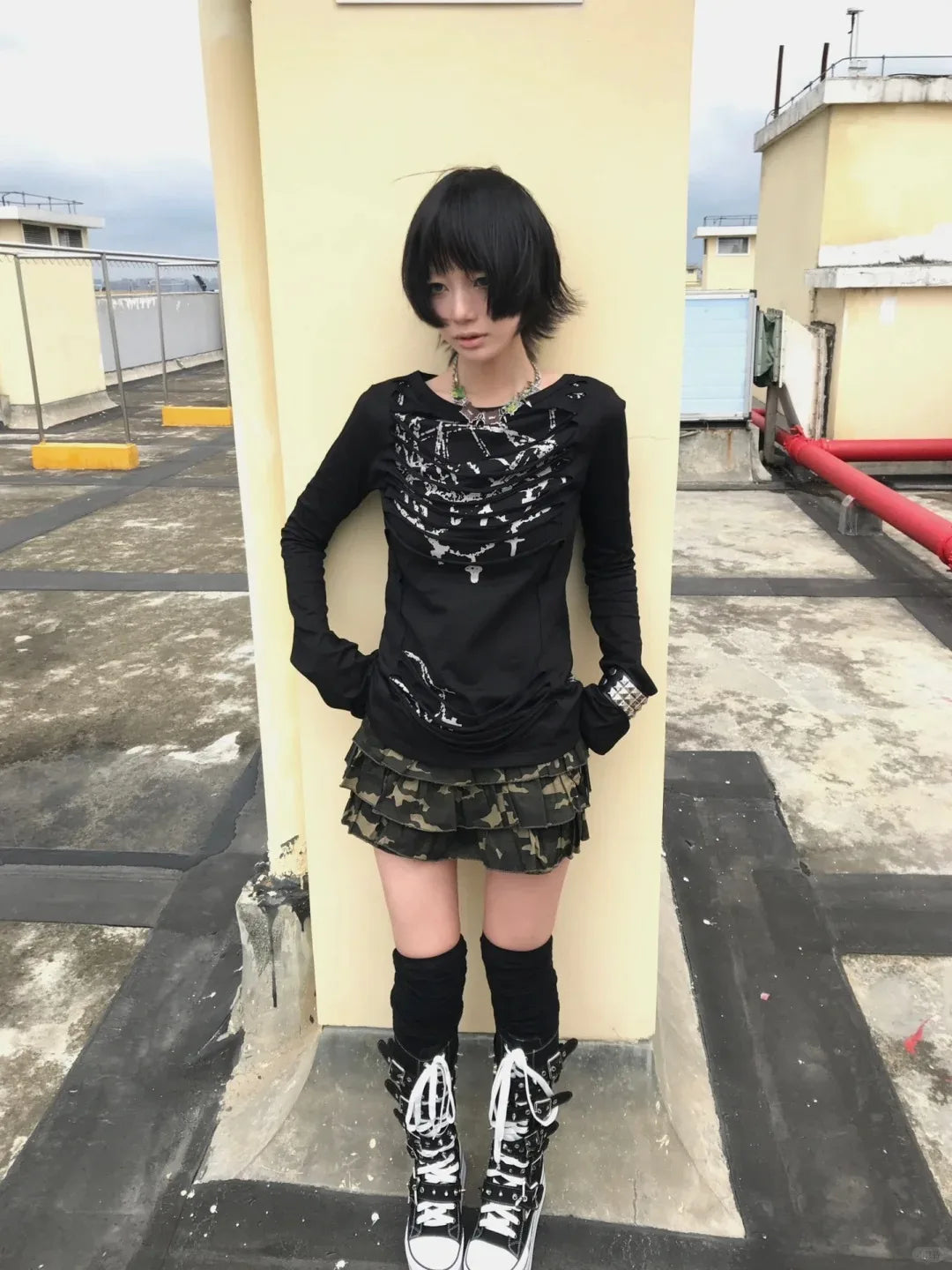 Lunivop Gothic Vintage T-shirt Women Long Sleeve Broken Print Graphic Tops Y2k Japanese 2000s Grunge Tops Streetwear Tee Tops