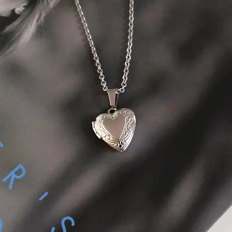 Lunivop Heart Photo Frame Pendant Necklace Love Heart Charms Floating Locket Necklaces Women Men Fashion Memorial Jewelry