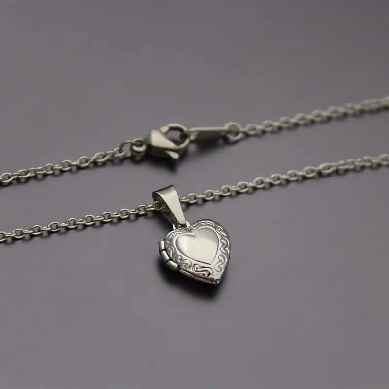 Lunivop Heart Photo Frame Pendant Necklace Love Heart Charms Floating Locket Necklaces Women Men Fashion Memorial Jewelry