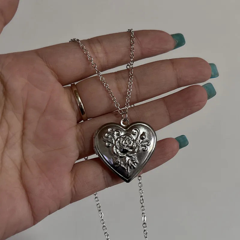 Lunivop Heart Photo Frame Pendant Necklace Love Heart Charms Floating Locket Necklaces Women Men Fashion Memorial Jewelry