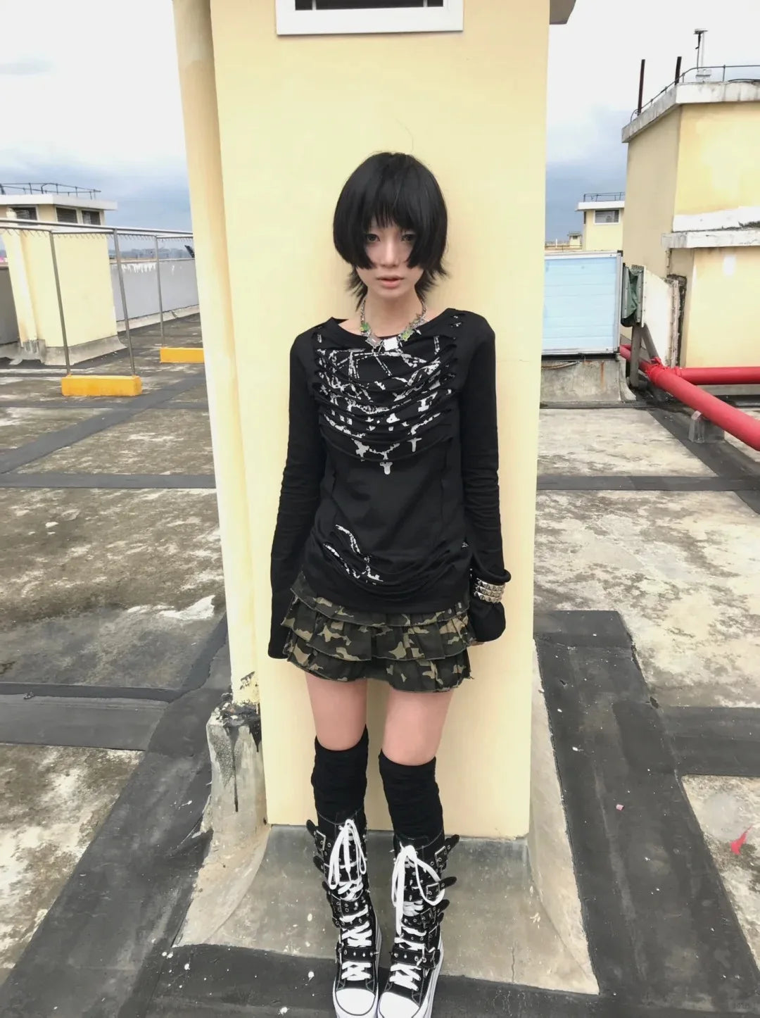 Lunivop Gothic Vintage T-shirt Women Long Sleeve Broken Print Graphic Tops Y2k Japanese 2000s Grunge Tops Streetwear Tee Tops