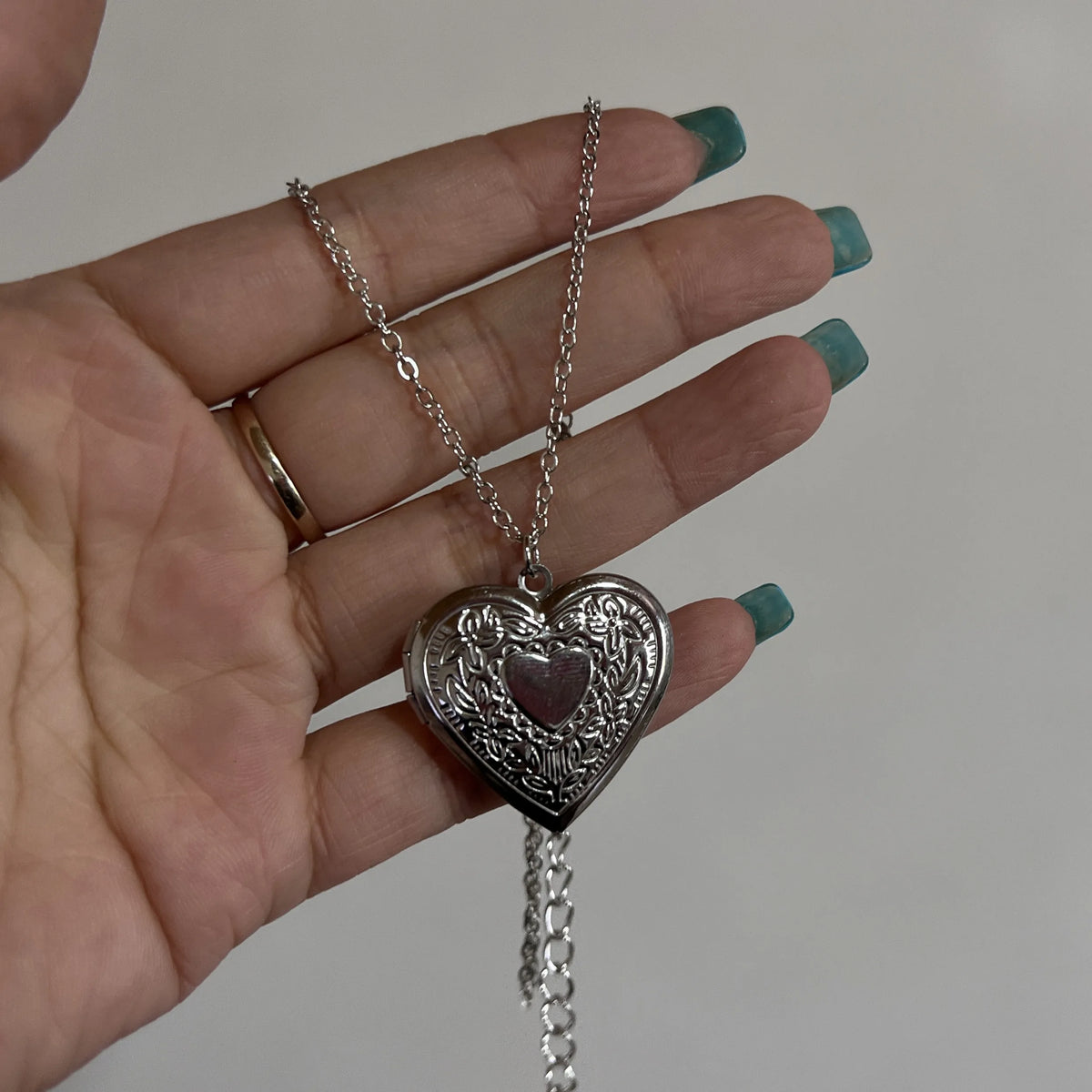 Lunivop Heart Photo Frame Pendant Necklace Love Heart Charms Floating Locket Necklaces Women Men Fashion Memorial Jewelry