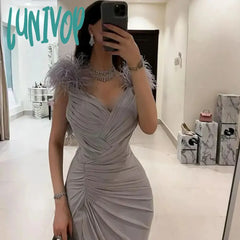 Lunivop Fashion V-Neck Ruched Pleat Evening Dresses With Feathers Floor-Length Sexy Mermaid Prom